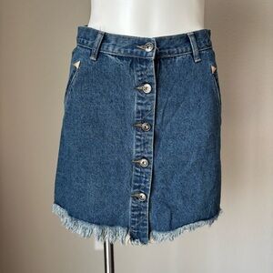 POL Button Front Denim Jean Raw Frayed‎ Hem Pockets Mini Skirt Size Medium